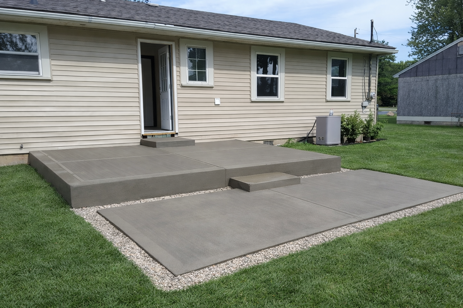 Patio with gravel border